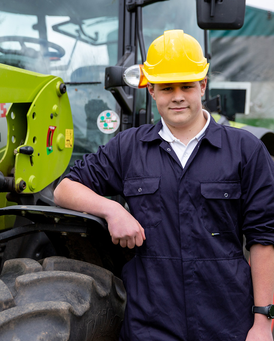Landbased student with tractor