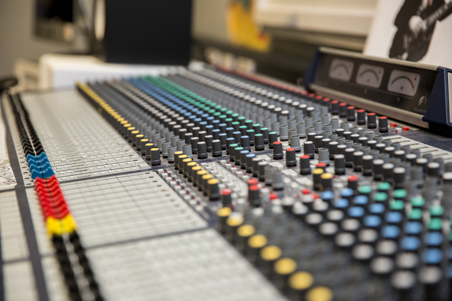 Mixing desk